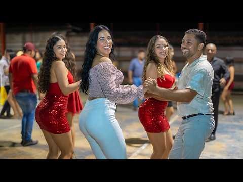 Se prendio el rancho con las Surenitas - Chulos BOMBONES bailando cumbia |Ajuchitlan del Progreso