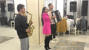 8.9K views · 680 reactions | Salutare prieteni ! Va invitam si pe YouTube sa ascultati intregul colaj cu muzica de petrecere ! https://www.youtube.com/watch?v=4DnnshoWec4 Click pe Link❗❗❗ Autentic ❤❤❤ | Formatia Autentic Tulcea | Facebook