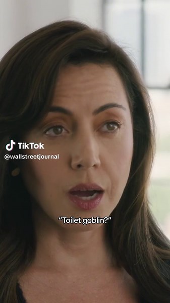 Aubrey Plaza breaks down her favorite on-set prank, “toilet goblin,” for WSJ. Magazine. Video by: @Nikki Walker , Todd Holmes Additional visuals: Getty Images #aubreyplaza #prank #parksandrec #wsj #wsjmagazine
