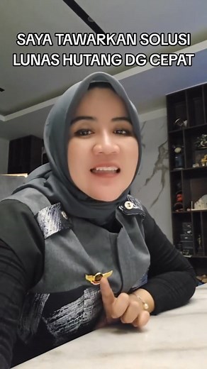 🌟 Kunci Sukses Karir: 11 Strategi Jitu untuk Tumbuh dan Bersinar 🌟 Siap mengembangkan diri dan melesatkan karir? 💼✨ Yuk, ikuti 11 langkah strategis yang bisa mengubah perjalanan profesionalmu jadi luar biasa! 🚀 📘 1. Jadilah Pembelajar Aktif Dunia terus berubah—begitu juga keahlian yang dibutuhkan. Ikuti pelatihan, baca buku, atau dengarkan podcast inspiratif. Setiap hari adalah peluang untuk jadi lebih baik. 🎧📚 🌐 2. Perluas Relasi Profesional Networking bukan sekadar bertukar kartu nama.