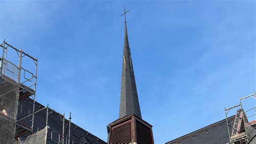 Nach Sanierung: Bonner „Kirchturm-Mütze“ wieder da