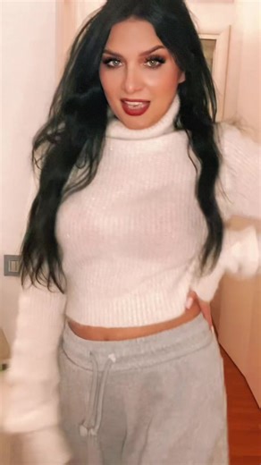 Video di Elena_official_F (@elena_official_f) con nhạc nền - Sabia 🇨🇭Switzerland