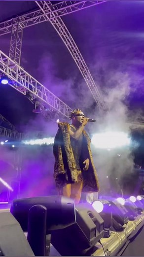 🚨 INYARWANDA LIVE I BUJUMBURA 🚨Sati B akomeje kunyura ibihumbi by’abantu bitabiriye Igitaramo cya The Ben ahereye ku ndirimbo ´Beautiful yakoranye na Meddy. 📷 @joshuakp____ live i Bujumbura #inyarwandanews #inyarwandamusic #inyarwandanews #inya #nonehoevents | inyarwanda.com