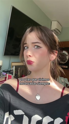 Por eso mi mamá no se cansa de decirme “enderézate” 😭😭 #parati #fyp #postura #smilingfriends