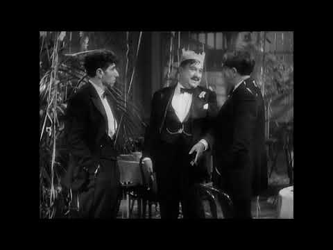 Scarface (1932), opening scene