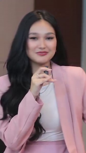 16K views · 28 reactions | You won’t believe what Karina’s got in her bag this time…  #KapamilyaExclusives | ABS-CBN | Facebook