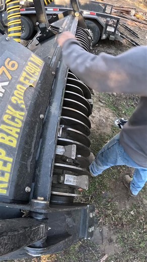 Sharp knives is the key to successful mulching projects. #forestrymulching #mk76 #mulching #fyp #johndeere