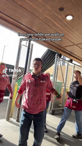 Texas Roadhouse Fresh Baked Bread Experience