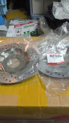 Đĩa thắng SYM 5 lỗ xài Wave Thái 110cc,Wave ZX,Fu 1 bao phê Có 2 cái Hàng về sau,ae chốt thì đợi giúp e nhé Giá 172k/cái #phutungchinhhang #phutungxemay #wavethailand🇹🇭 #fu1 #wavezx