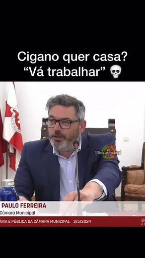 50 anos disto: gritos, ameaças, chantagem, agressões. Isto acontece diariamente nestas comunidades. O Presidente de CM de Vila Franca de Xira @fpaulo_ferreira responde com classe e firmeza. Este indivíduo tem 32 anos! Nunca trabalhou nem descontou, nem a sua família, como podem comprovar se virem a sessão completa. Décadas de políticas que criam dependência de subsídios e permitem comportamentos de permanente confusão e exigência, em vez de responsabilização. O Presidente de Vila Franca disse o 