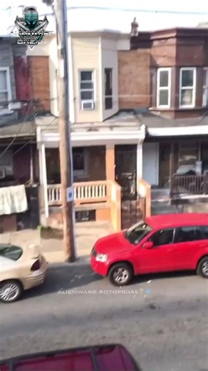 Alienware Server ®️ on Instagram: "📍 UFO / ALIEN / UAP / SERES EXTRAÑOS | Extraña nube registrada sobre casas residenciales en Nueva York Un testigo grabó una nube sobre una zona residencial cerca de la intersección de la Ruta 7 y Tioga en Nueva York. Las imágenes muestran lo que parece ser una nube que exhibe características de dirección de vuelo controlada. A lo largo de la grabación se pueden ver múltiples puntos de luz brillando intermitentemente desde el interior de la estructura de la nub