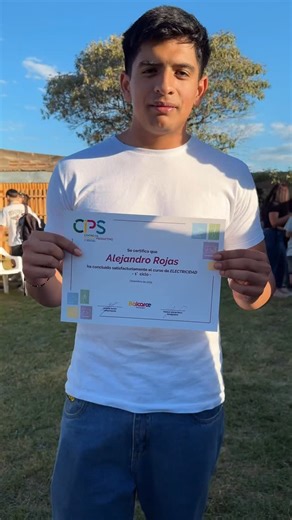 Esteban Reino on Instagram: "🔧 Cierre del año en el CIPS 🎓 👏🏻 Una jornada llena de orgullo y reconocimiento. Alumnos que apostaron por formarse en oficios, docentes que acompañaron cada paso y un espacio que sigue creciendo como un verdadero puente hacia el trabajo 🤝🏻 ¡Felicitaciones a todos los que fueron parte de este camino! Gracias por su compromiso, esfuerzo y ganas de superarse día a día. ♥️ Y gracias también a quienes creen, participan y hacen posible este proyecto 🙌🏻 ⚙️ Formación