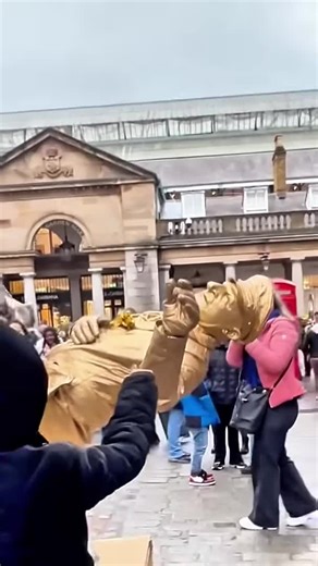 When they think I am a real Statue. #livingstatue