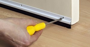 Comment bien isoler un bas de porte ?