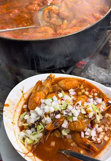 Así se elabora un rico pozole de camarón en el fogón #pozoledecamaron #recetas #navidad #recetasfaciles