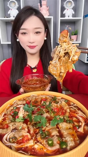 Chinese Mukbang on Instagram: "Eating Sesame Garlic Fatty Beef. Chinese Mukbangs. 1/1 Yummy Food. Enjoy! 🥢 Street-Style Ma Jiang Fei Niu (麻酱肥牛) English: Sesame Garlic Fatty Beef Bowl --- 🍖 Ingredients: Main: Fatty beef slices (hotpot-style beef rolls) – 300 g Romaine lettuce or bok choy – a few leaves Spring onions – 2 stalks, chopped Red chili slices – to taste White sesame seeds – for garnish Sesame Garlic Sauce (super creamy & glossy): Chinese sesame paste (or tahini) – 3 tbsp Warm water –