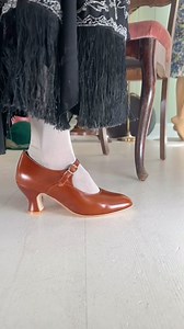 6.5K views · 83 reactions | YVONNE ♥️ is a typical early 1920s style flapper Mary Jane pump. This is the cognac brown version made of full-grain leather and leather outsoles. The style features a French heel / pompadour heel, pointed toe, and ankle strap with adjustable buckle for closure. Here showing with a true vintage 20s evening dress and silk stockings. #memery #memeryshoes #1920sshoes #thegreatgaysby #flapper #flapperdress #flappergirl | memery | Facebook