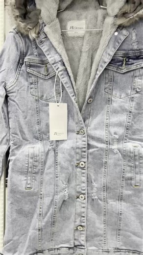 Llego a Glow Shop la chamarra mas esperada ✨⭐️🤩🤩 Chamarra de mezclilla larga ✨ JS DENIM ✨ Afelpada al interior, con peluche desmontable 👌🏻 Disponible en tallas S-M-L-XL ✅ Venta desde una pieza, corrida, paquete o caja 📦 Puedes realizar tu pedido en nuestras Líneas de atención ℹ️👩🏻‍💻📲 495-126-3781 495-134-6038 495-105-7963 495-126-8955 | Ropa Mayoreo Villa Hidalgo