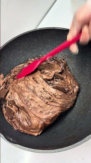 Valrhona Triple Chocolate Brownie Snowflake Crisp #snowflakecrisp #chocolatedessert #valrhonachocola