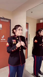 Female Marines know the pain now of them neck chokers! Personally I liked the original female dress blues, but these don’t look bad #usmc #unitedstatesmarinecorps #marinesdoingthings #semperfi #sfmf #oorah #erruh #devildog #jarhead #hesamarine #shesamarine | Marinesl DoinglThings