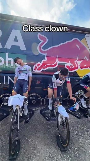 Giulio Pellizzari Bringing the Fun #LaVuelta25 #CyclingShenanigans