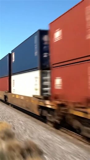 A quick view of a BNSF Freight Train #BNSF #freighttrain #trains #trainsounds #bnsfrailway #railroad