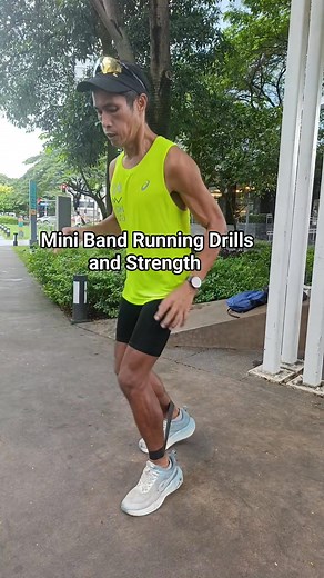 Mini Band Running Drills and Strength Using a mini band during exercises like this helps increase your glutes and hips flexurs activation while reinforcing proper running mechanics like knee drive . It's a simple way to enhance strength, stability and athletic performance. #endurance #runner #coach #tips | Welfredo Piano