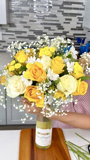 Easy floral decor I make a beautiful floral centerpiece with roses and baby's breath. | Amy L Daily Recipes