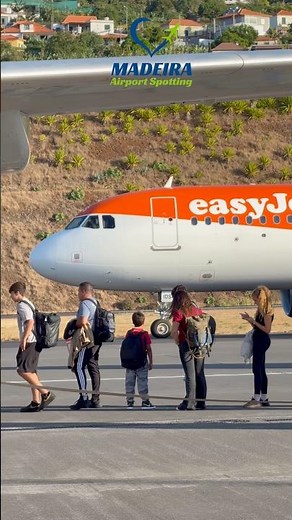 Boarding and watching planes passing by, Madeira Airport is amazing 🤩