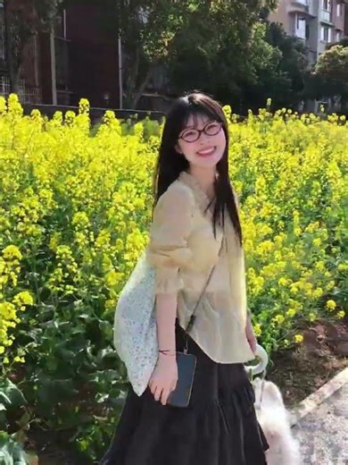 Sunlit Moments with a Puppy: Spring in a Snap! One-click Play Spring Bright Feel 1min Phot