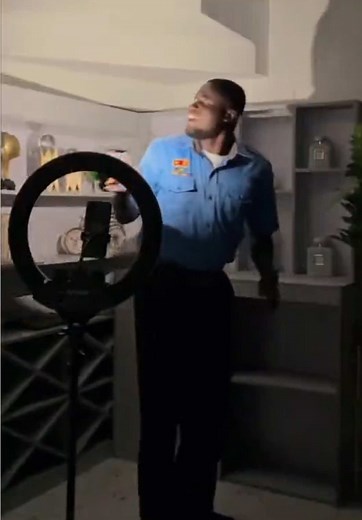 Replying to @Ahmedtejanjalloh001 i decided to do it at home😂💔 #danceglitch #dancemedy #fypシ゚ #fyp