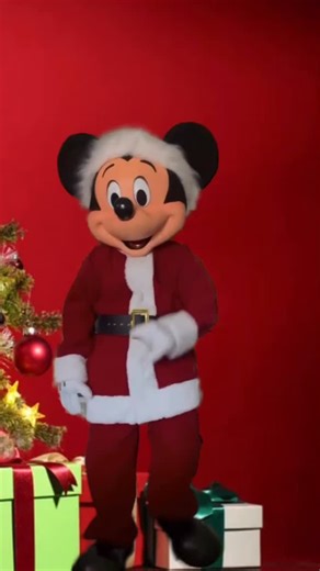 Ultimate Mascot Entertainment on Instagram: "Mickey is ready to dance for Christmas 🎄 🎅🏼 🧑🏼‍🎄 BOOK Now!!! #mickeymouse #mickeymousesanta #christmas #navidad #mascot #entertainment #ultimatemascotentertainment #party #kids #fiesta #cumpleaños #fiestasinfantiles #miami #broward"