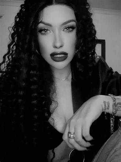 Understanding Virginia Woolf's Mental Health Struggles