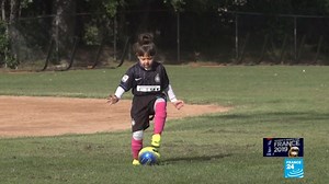 Si en Europe le football est un sport masculin où les femmes peinent à être reconnues, aux États-Unis, ce sont les joueuses qui dominent ce sport ⚽ | FRANCE 24