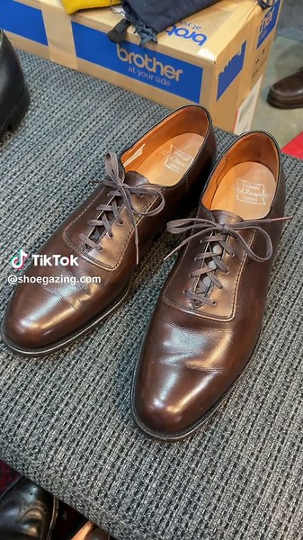 When in Tokyo I of course spent some time at Super 8 Shoes, the great vintage shoe store. Among much else saw these nice ET Wright Shoes oxfords from the 1950's, that could perhaps have been inspiration for the Gaziano & Girling Westbury model. #etwright #vintageshoes #menswear #shoegazing #shoegazingblog