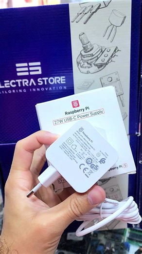 🔌🍓 Raspberry Pi 27W USB-C Power Supply تغذية أصلية… وأداء مستقر ⚡ مزود طاقة رسمي بقدرة 27 وات عبر USB-C، مصمم يديك جهد ثابت وتشغيل آمن للـ Raspberry Pi 👌 مثالي لتشغيل Pi 4 / Pi 5 والمشاريع اللي محتاجة استقرار عالي 🔥 #RaspberryPi #27W #USBC #PowerSupply #Electronics ⚡