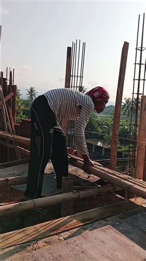 preparing bamboo stakes for bricklaying.