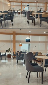 A @stela.de.carvalho e o @anselmoralph renderam-se ao encanto do Lounge Njinga. Localizando no Terminal Doméstico do Aeroporto Internacional Dr. António Agostinho Neto, este é um espaço moderno, confortável e desenhado para tornar a sua experiência mais cómoda e agradável. As suas viagens com a TAAG serão ainda mais especiais no #AIAAN ✈️🧡 🇬🇧 Our brand ambassadors, @stela.de.carvalho and @anselmoralph have surrendered to the charm of the Njinga Lounge. Located in the Domestic Terminal of Dr. 