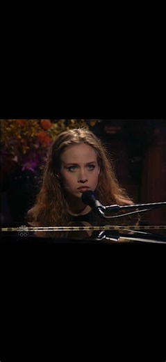 Fiona Apple “Shadowboxer” live on SNL (1996) #fiona #fionaapple #snl #alternative