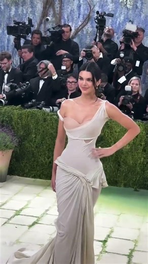 Our jaws are on the floor! @kendalljenner with @zacposen | GMA