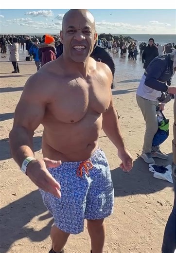 It’s New Years Day and Victor Martinez does annual polar bear plunge 💪 #bodybuilding
