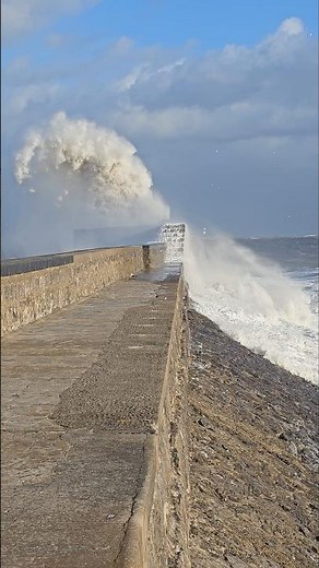 Unbelievable footage of massive waves hitting the sea wall at #porthcawl #storm #waves #nature #💯