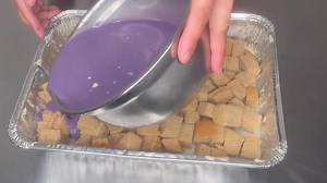 Lagyan ng UBE CONDENSED MILK ang Hiniwa Hiwang Tinapay Para sa Ube Pudding Ingredients: 500grams bread ( hiwain ng maliliit) 2 cups evaporated milk 1/2 cup ube condensed milk 4 pcs eggs 1 tsp vanilla 2 tbsp melted butter or margarine Maraming Salamat po♥️ Love you all♥️ | Yudelmo's Kitchen