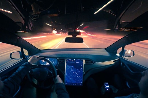 Tesla : le système de conduite autonome soupçonné d’enfreindre le code de la route