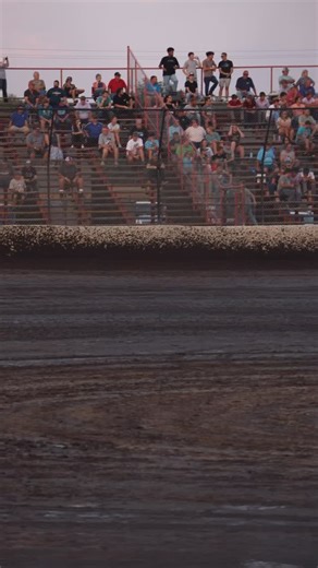 Fall Nationals Time @lawrenceburgspeedway 🔥🍁 We're excited to keep building on our momentum off a podium finish last weekend 🏎️💨 2 nights back to back kick off at 6:30 tonight! 🕡 Live on @floracing 📺 | Team Arizona Racing