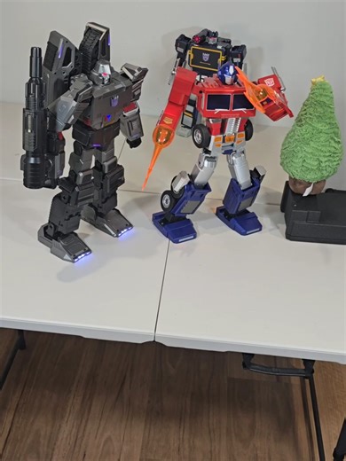 Optimus Prime TIMBER!! #transformers #robosen #tfdays #activateyouraltmode