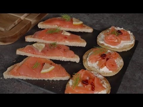 How to present smoked salmon as a starter?