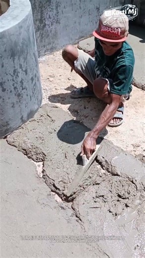 Manual Concrete Slope Finishing Technique | Skilled Masonry Craftsmanship