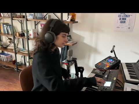 Luxie’s Synth Session #4 – dreaming of u (original electronic song)