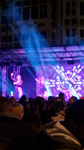 K-Pop Superstars at the Christmas lighrlts switch on | Bognor Regis Observer